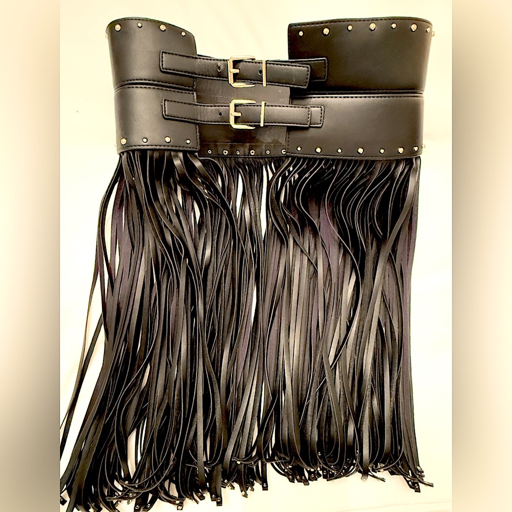 LIKE NEW BCBGMAXAZRIA BLACK LEATHER LONG FRINGE BELT